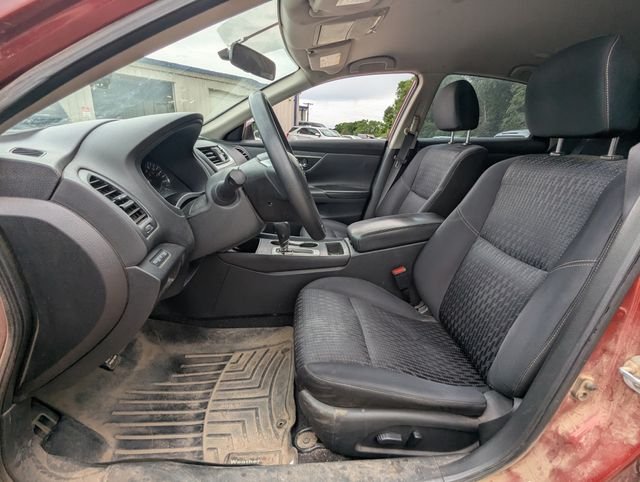 Used 2016 Red Nissan 2.5 S image 6