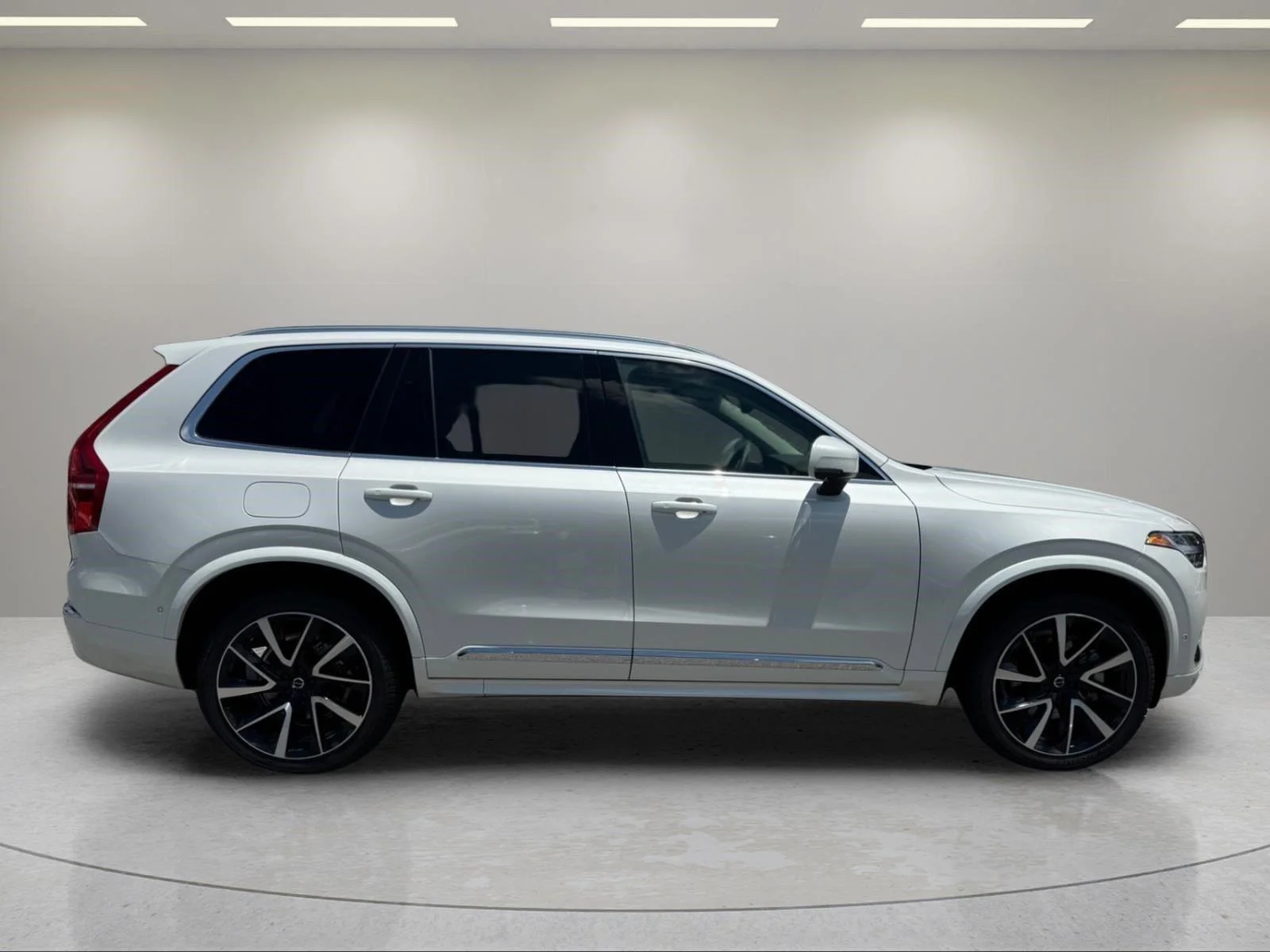 Used 2024 Crystal White Metallic Volvo Ultimate Bright Theme image 6