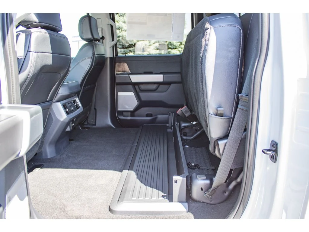 New 2026 Oxford White Ford LARIAT image 24