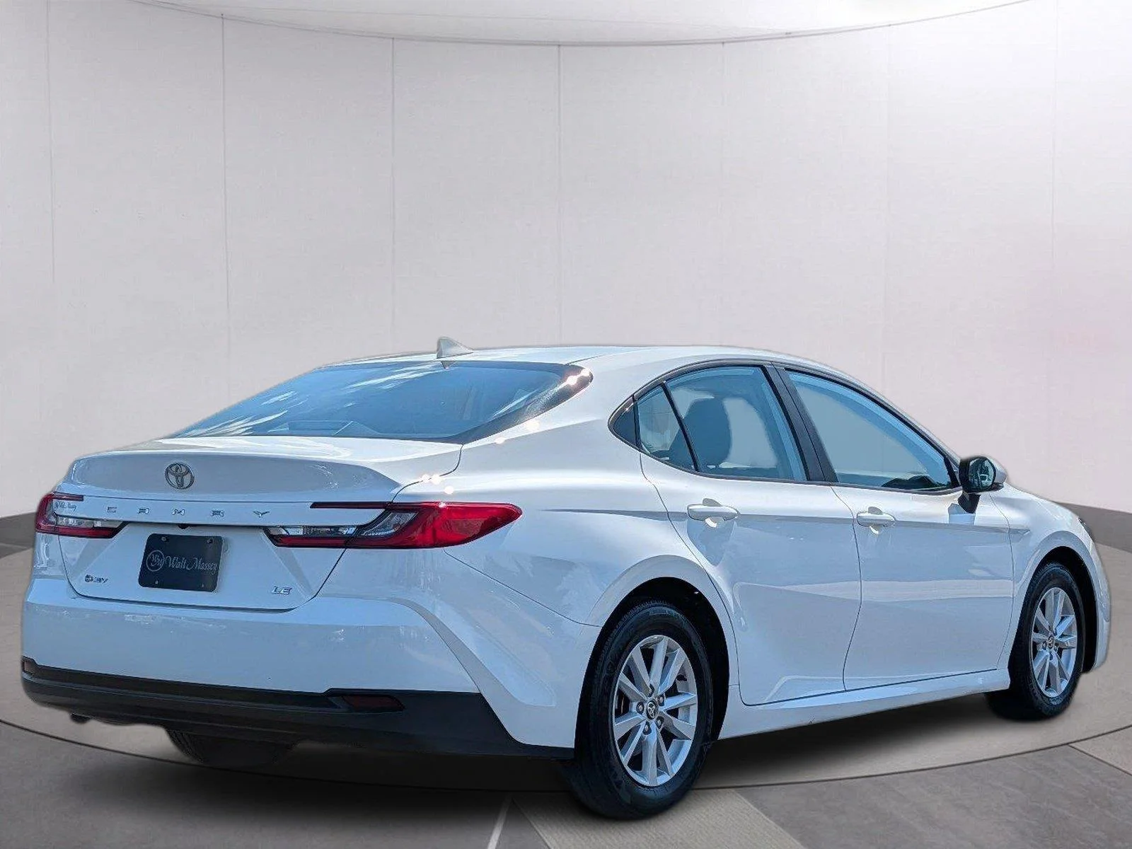 Used 2025 Ice Cap Toyota LE image 5