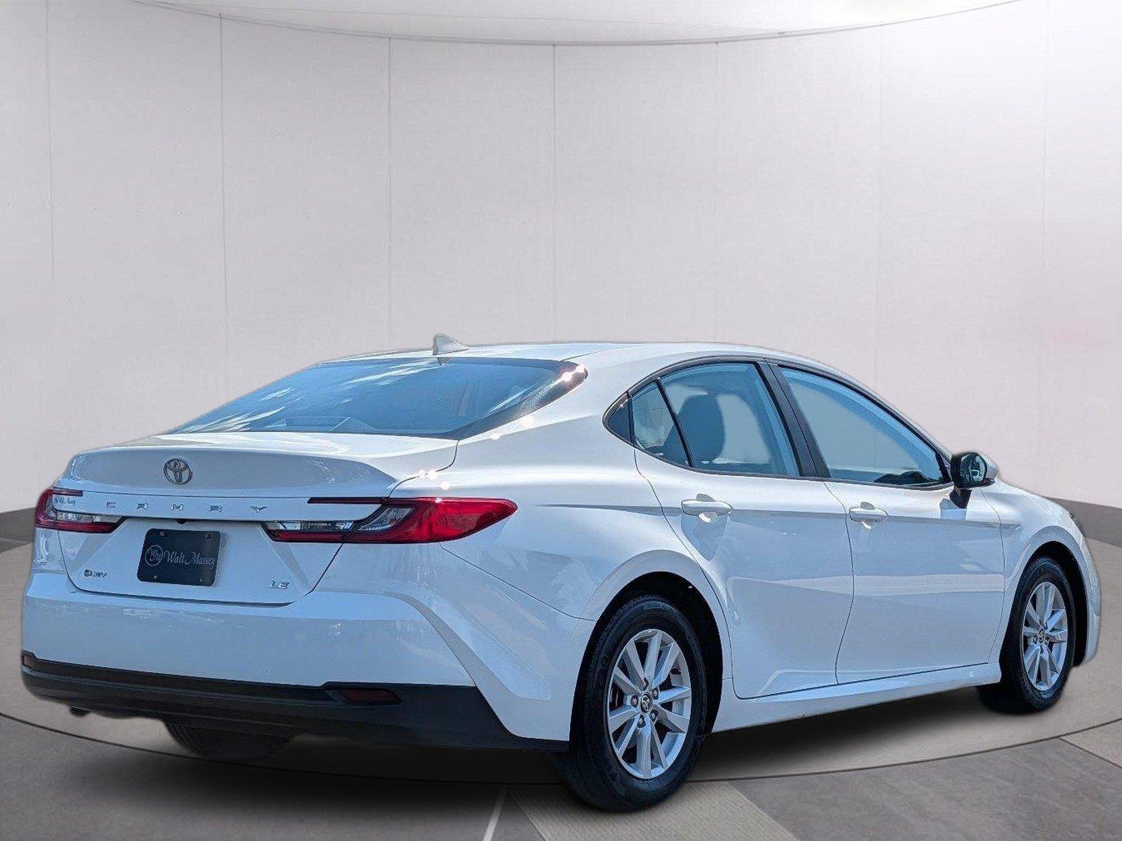 Used 2025 Ice Cap Toyota LE image 5