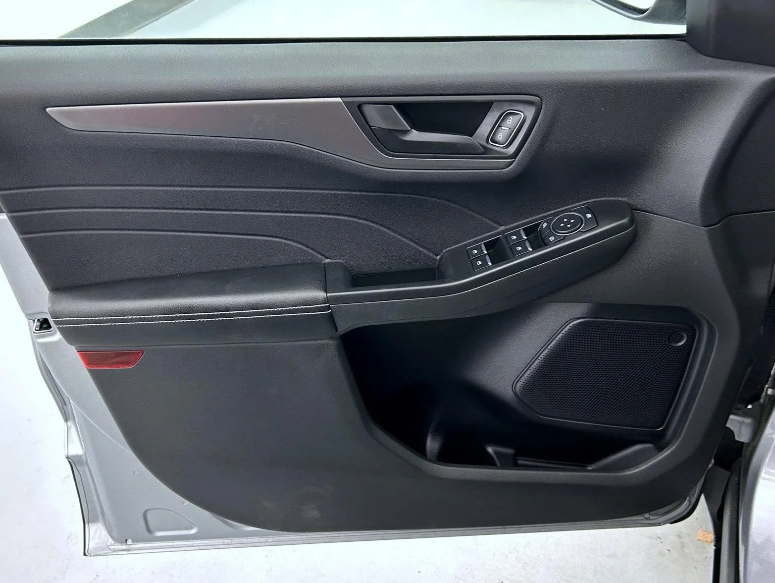 Used 2023 Silver Ford Active image 9