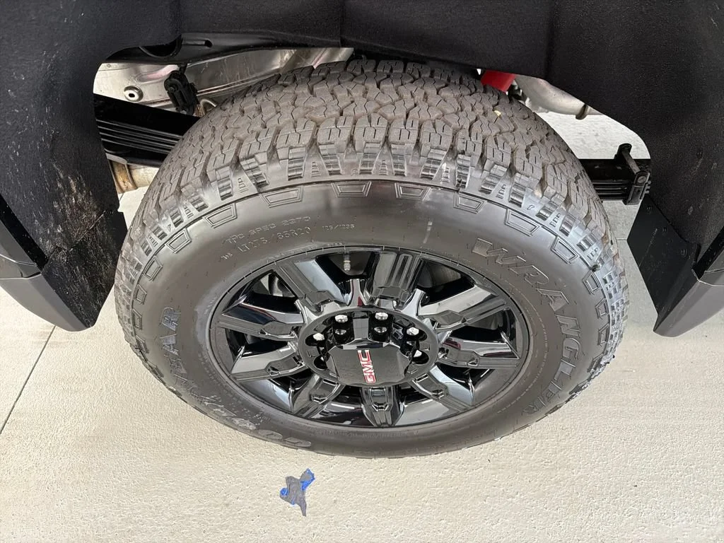 New 2026 Onyx Black GMC AT4 image 4