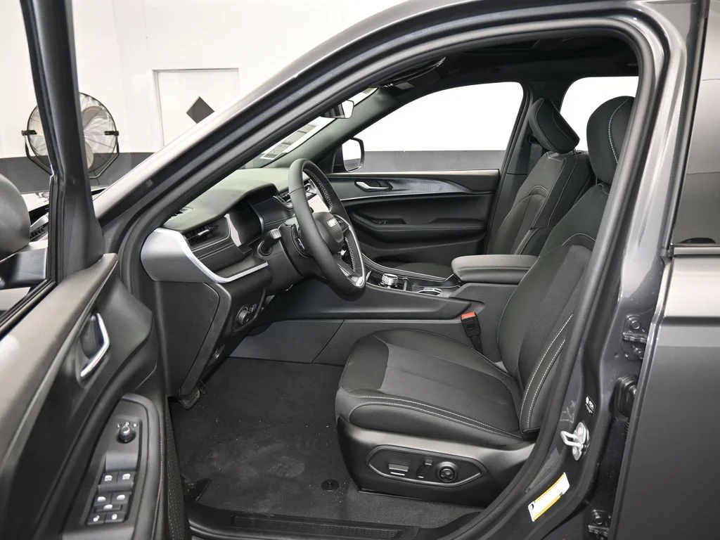 New 2026 Baltic Gray Metallic Clearcoat Jeep Laredo X image 12