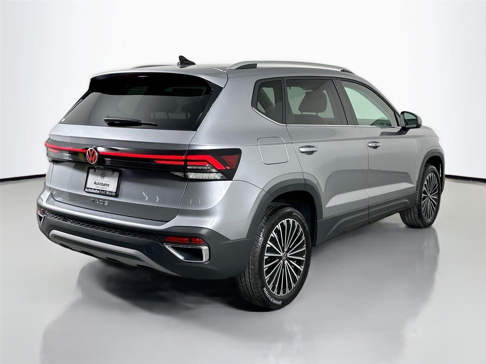 2025 Volkswagen Taos SE - Photo 4