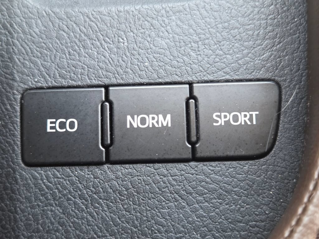 Certified Used 2018 Creme Brulee Toyota XLE Premium image 11