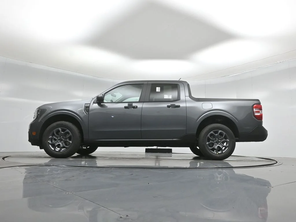 New 2026 Carbonized Gray Metallic Ford XLT image 7