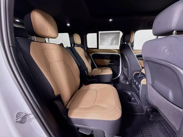 New 2026 Fuji White Land Rover V8 image 30