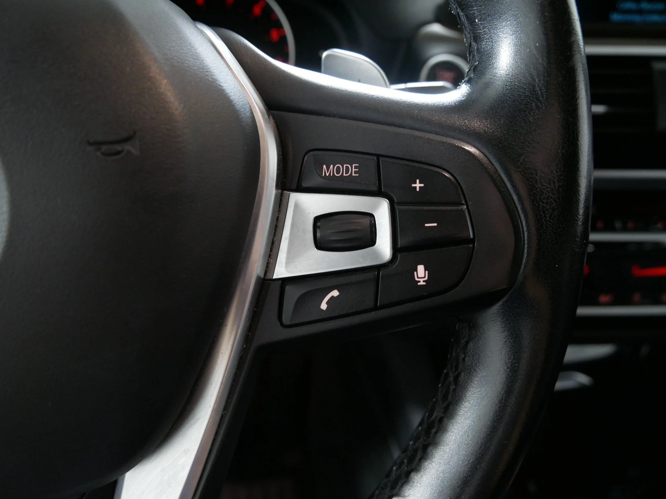 Used 2018 Alpine White BMW xDrive30i image 28