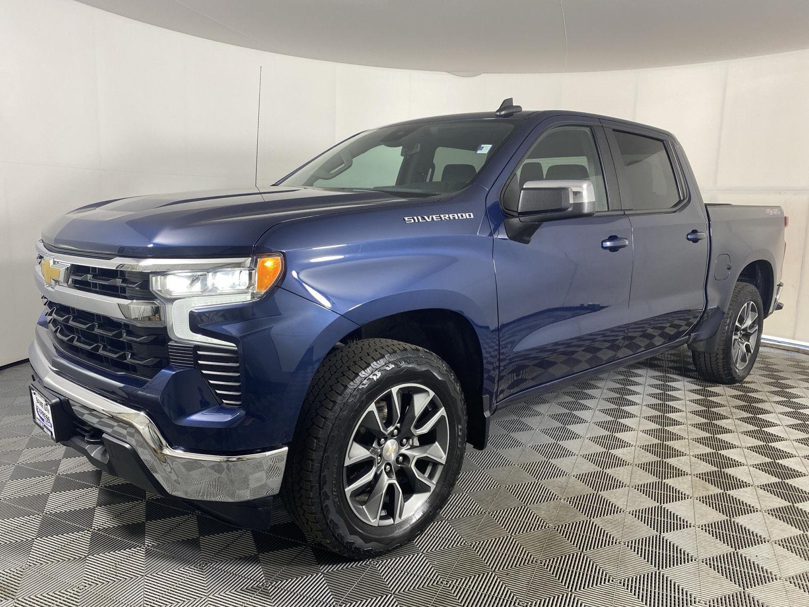 Used 2023 Northsky Blue Metallic Chevrolet LT image 11