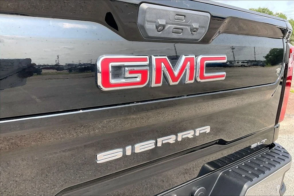 Used 2024 Black GMC SLT image 27