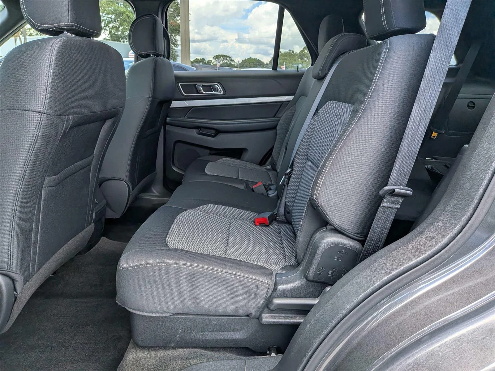 Used 2017  Ford XLT image 12