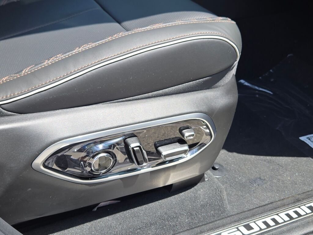 New 2026 Baltic Gray Metallic Clear-Coat Exterior Paint Jeep Summit image 5
