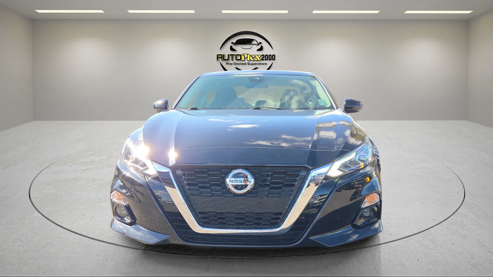 Used 2021 Black Nissan 2.5 SL image 2