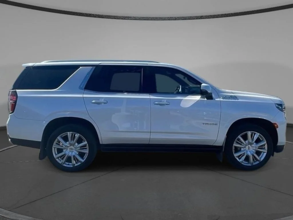Used 2021 Iridescent Pearl Tricoat Chevrolet High Country image 6
