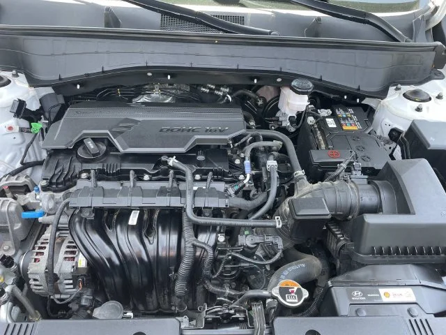 Used 2025 White Hyundai SEL image 14