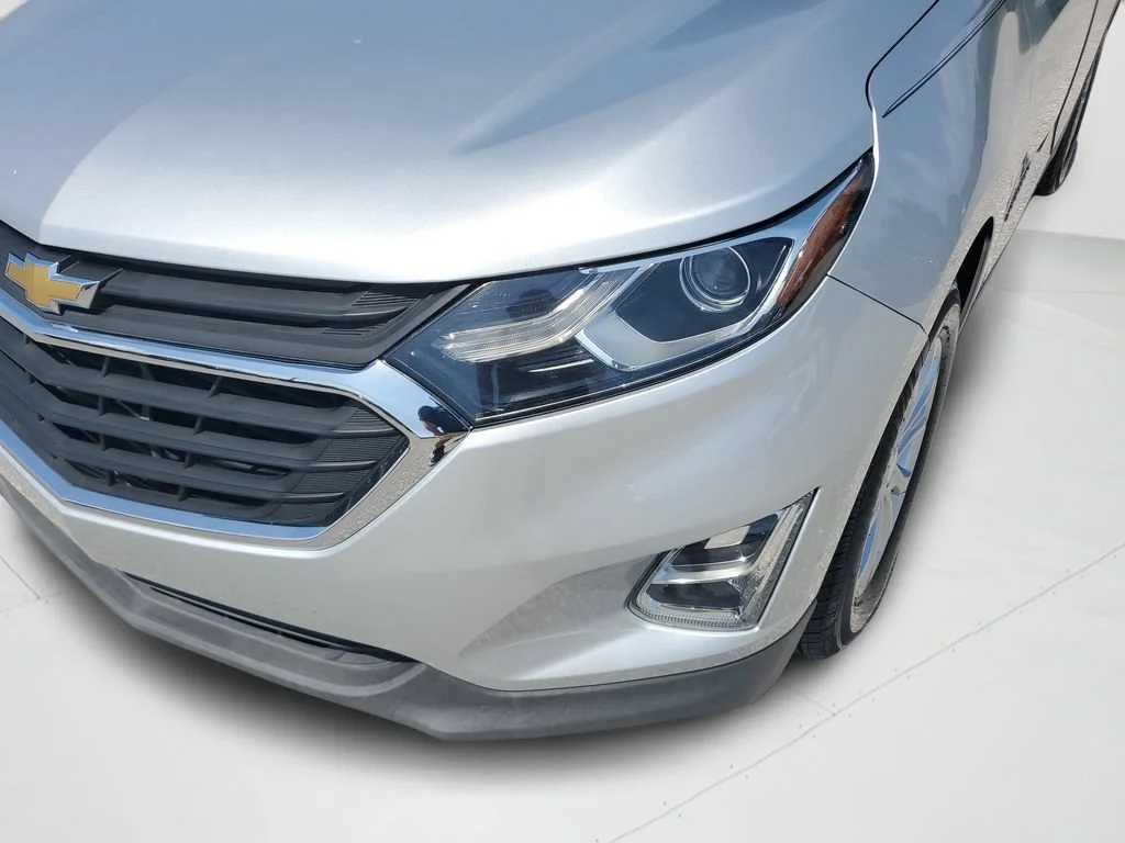 Used 2018 SILVER ICE METALLIC Chevrolet LT image 23