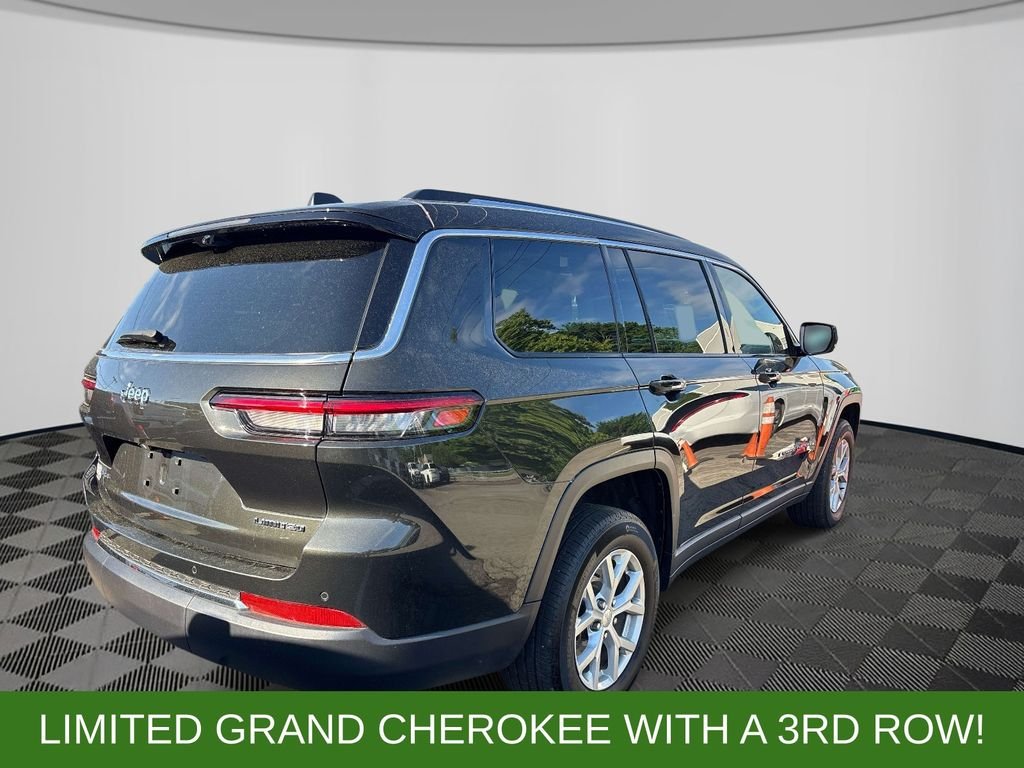 Used 2023  Jeep Limited image 4