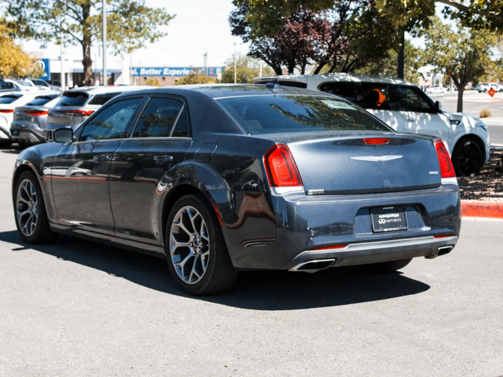 Used 2018 Gloss Black Chrysler Touring image 6