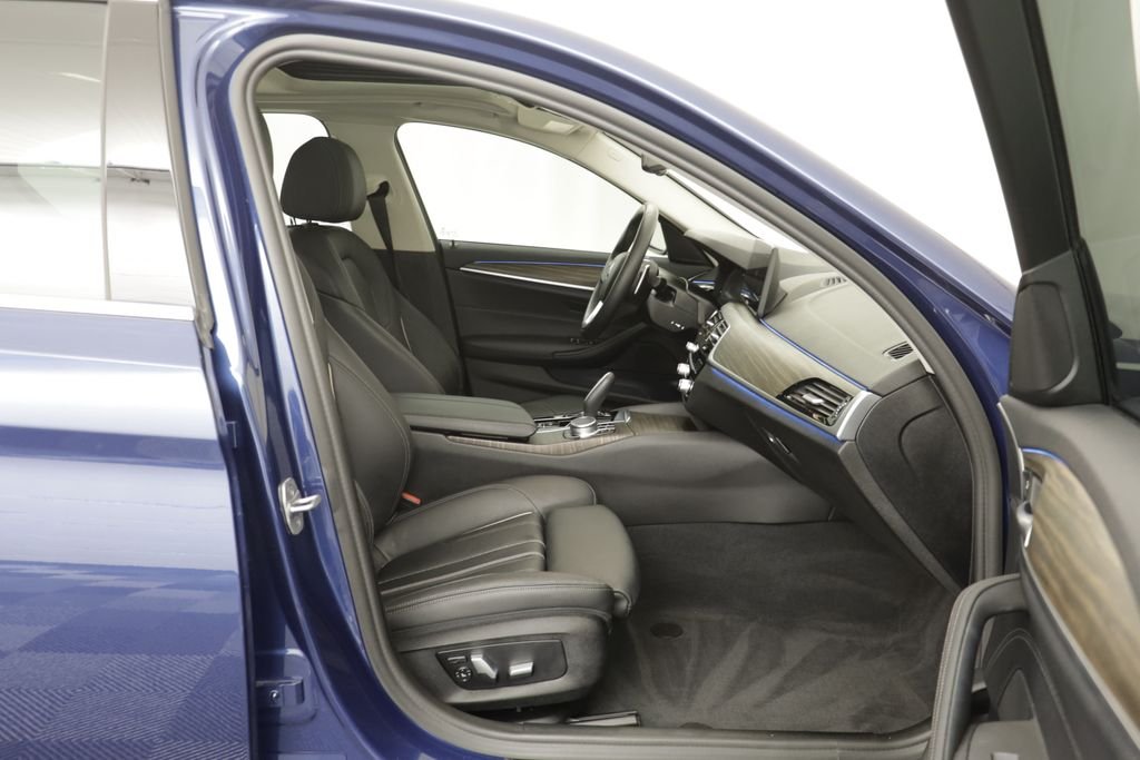 Used 2022 Phytonic Blue Metallic BMW 530e iPerformance image 19