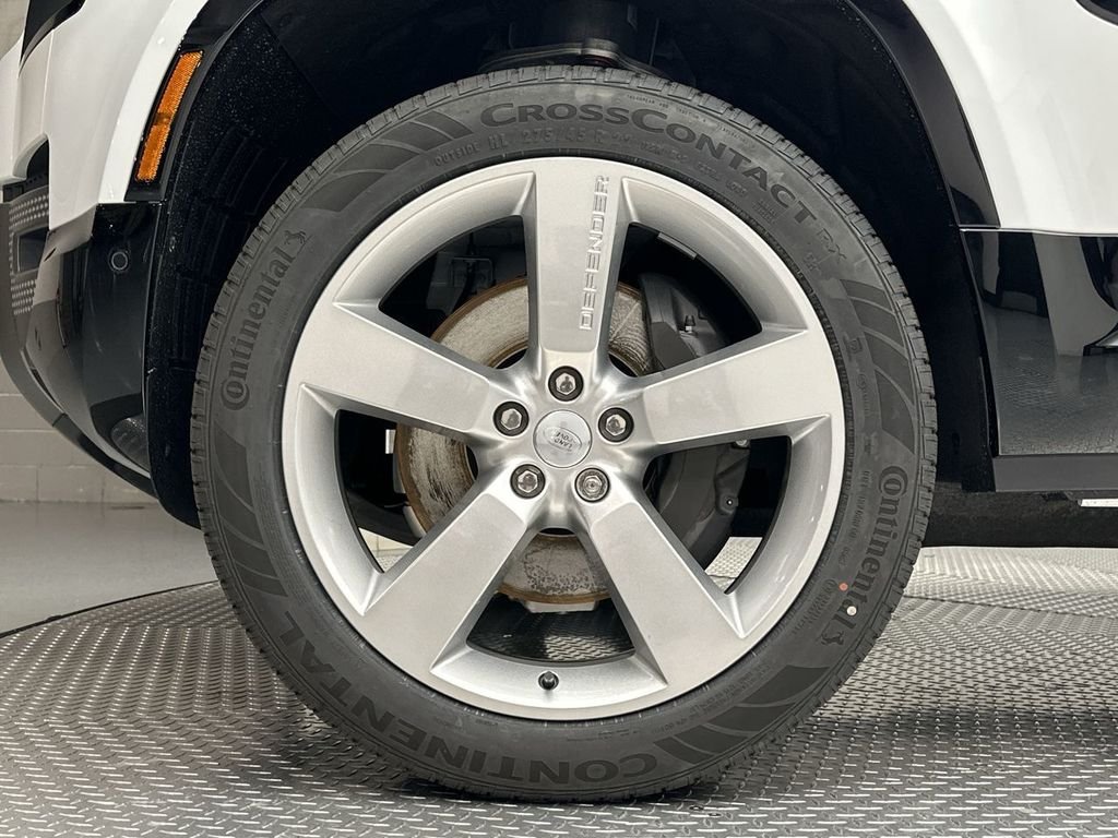 Used 2024 Fuji White Land Rover X-Dynamic SE image 10