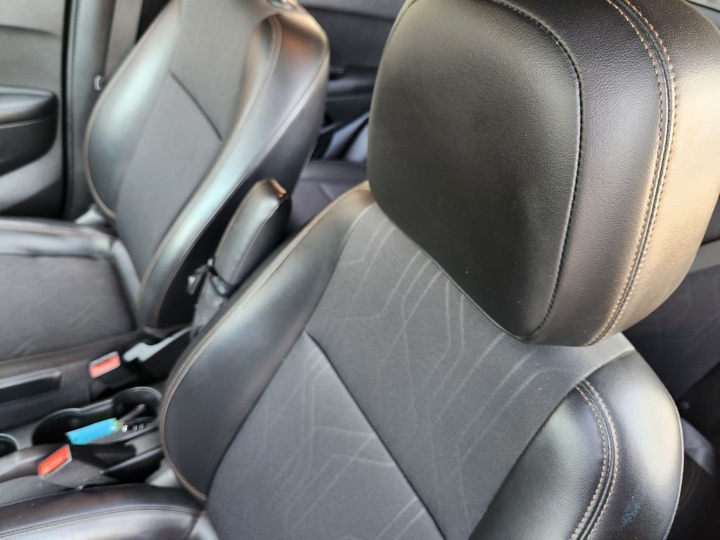 Used 2022 Summit White Chevrolet LT image 26