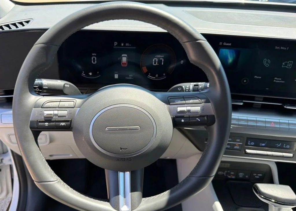 Used 2026 White Hyundai SEL Sport image 10