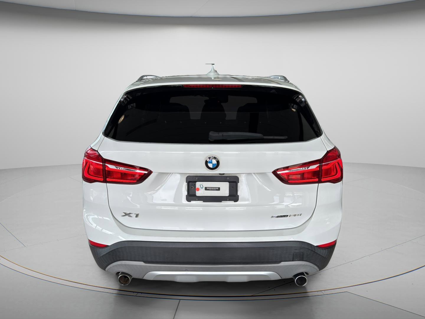 Used 2018 Alpine White BMW sDrive28i image 4
