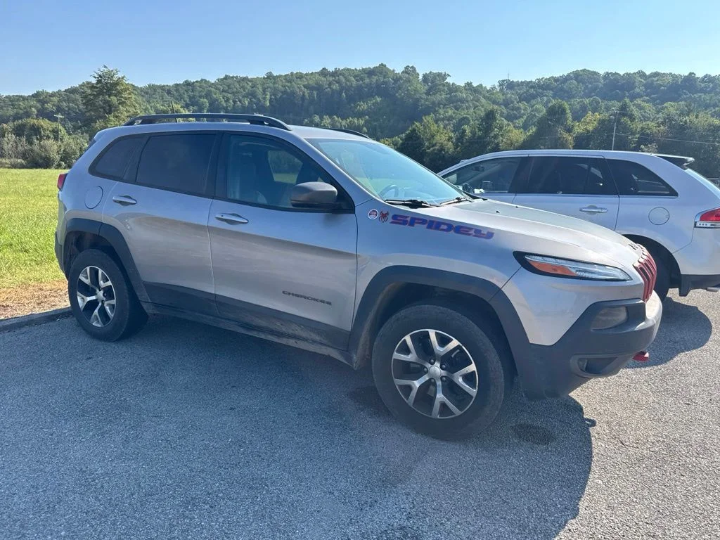 Used 2018 Billet Silver Metallic Jeep Trailhawk image 12