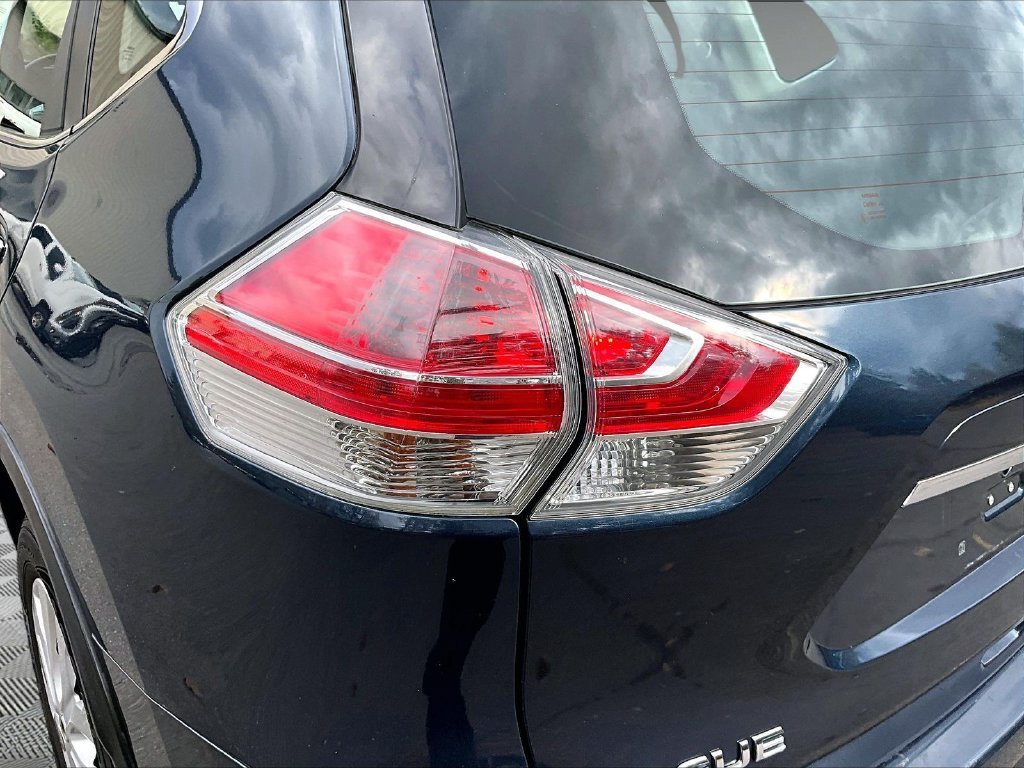 Used 2015 Arctic Blue Metallic Nissan S image 34