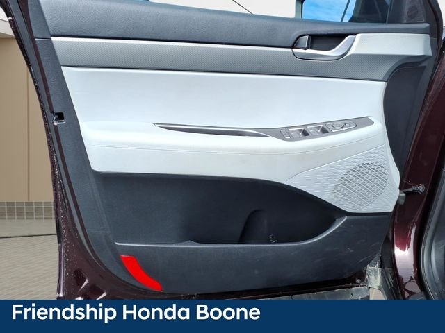 Used 2025 Red Hyundai SEL image 22