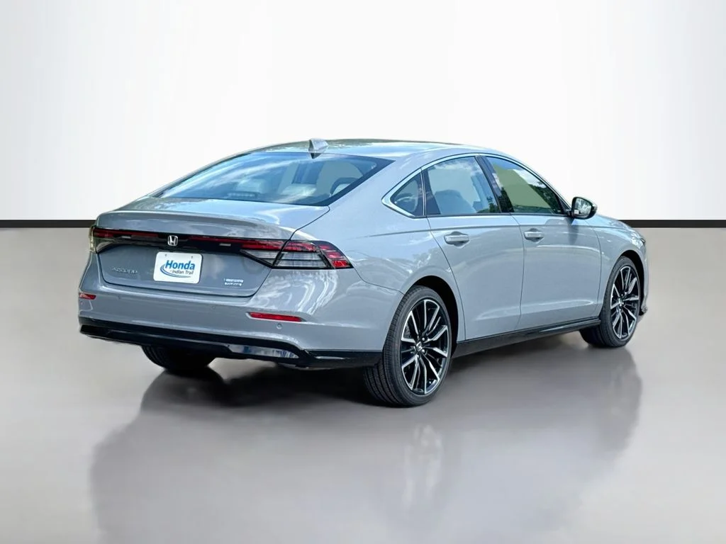 New 2026 Urban Gray Pearl Honda Touring image 9