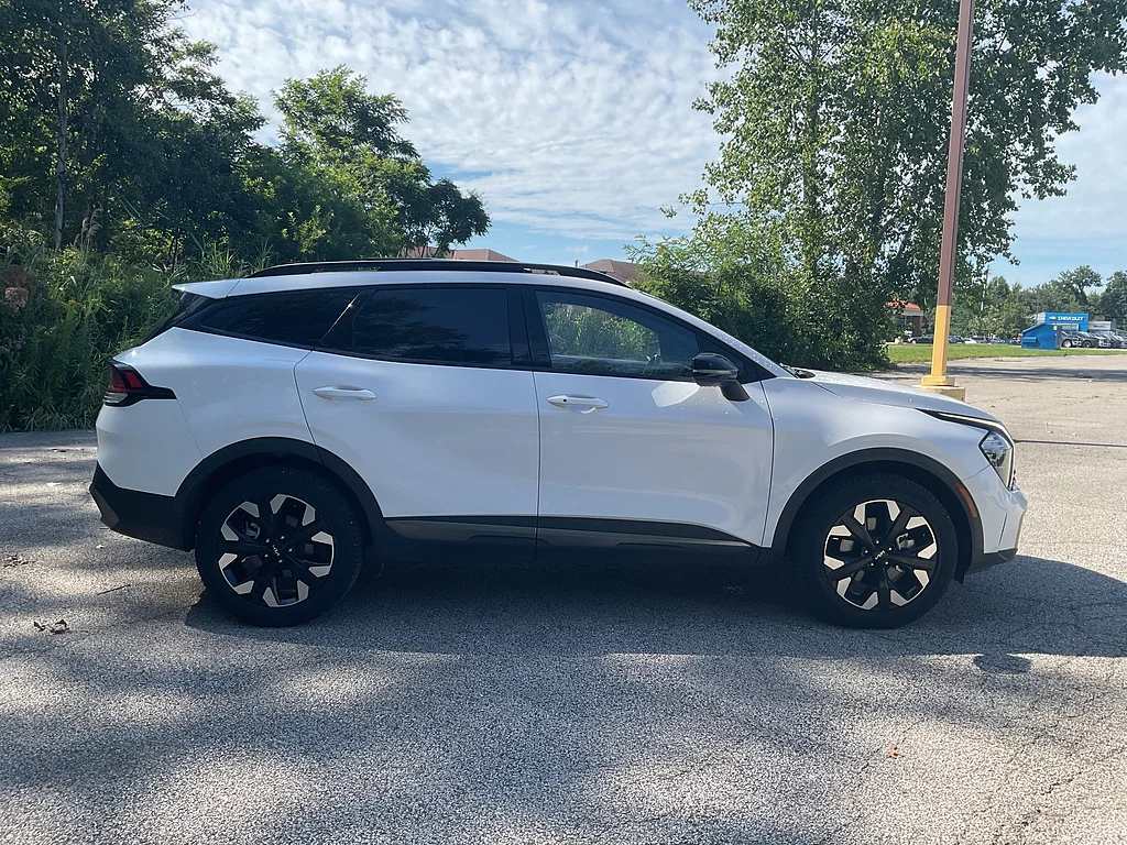 Used 2023 Glacial White Pearl Kia X-Line image 4