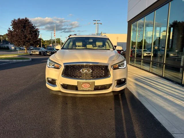 Used 2016 White INFINITI Base image 7