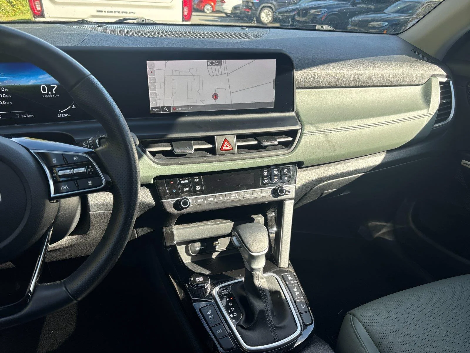 Used 2024 Snow White Pearl Kia SX image 28