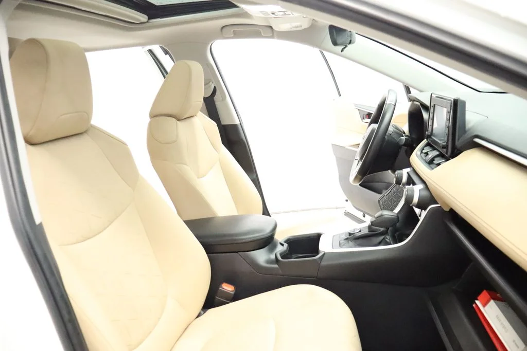 Certified Used 2022 White Toyota XLE image 28