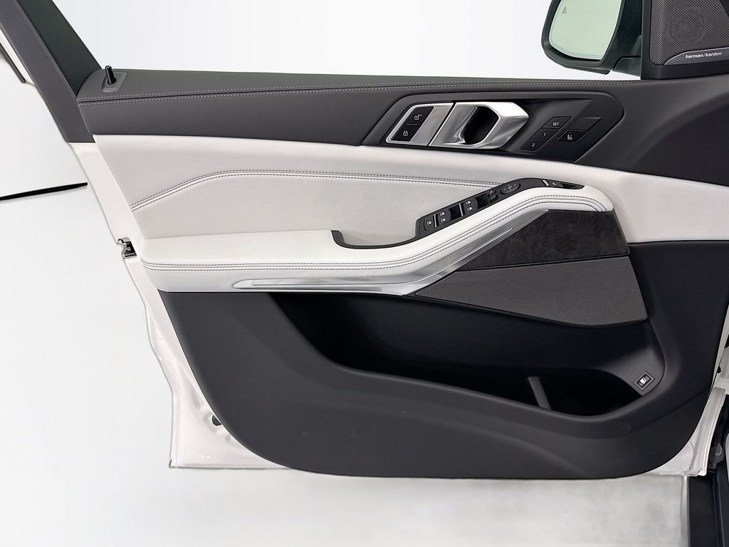 New 2026 White Metallic BMW xDrive50e image 23