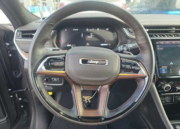 Used 2025 Baltic Gray Metallic Clearcoat Jeep Summit image 11