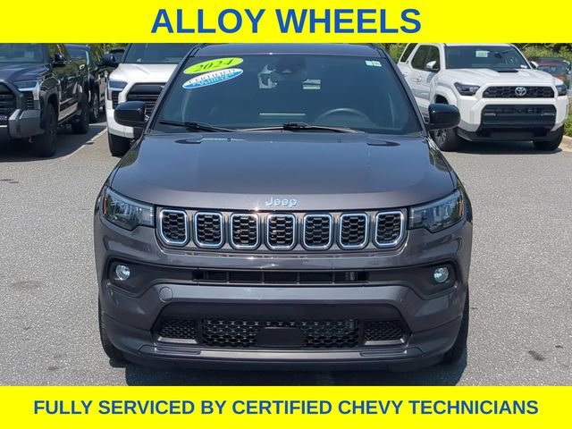 Used 2024 Gray Jeep Latitude image 13