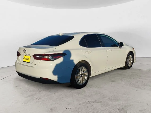Used 2022 White Toyota LE image 5