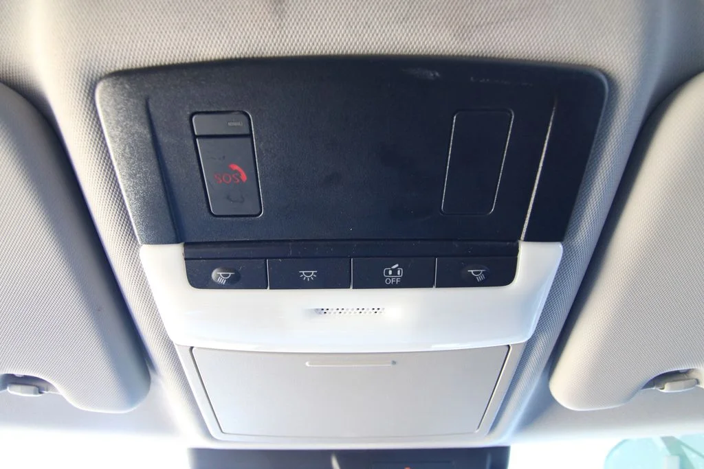 Used 2024  Mitsubishi SE image 35