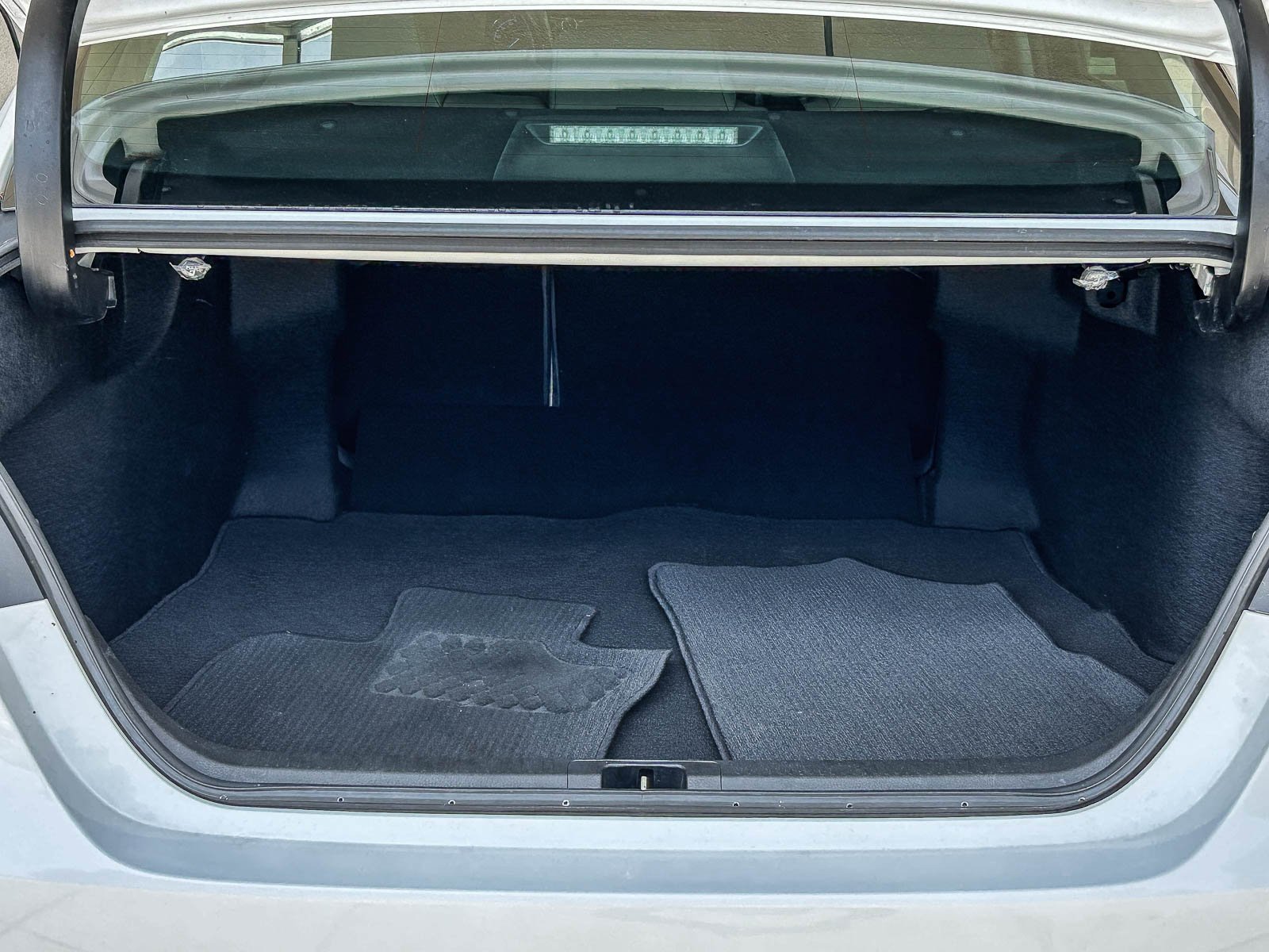 Used 2018 SUPER WHITE Toyota SE image 26