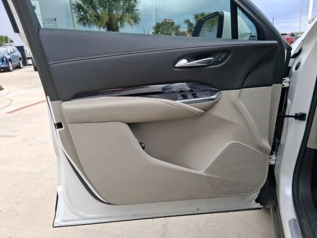 Used 2021 Crystal White Tricoat Cadillac Luxury image 18