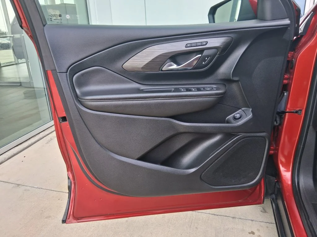 Used 2023 VOLCANIC RED TINTCOAT GMC SLT image 15