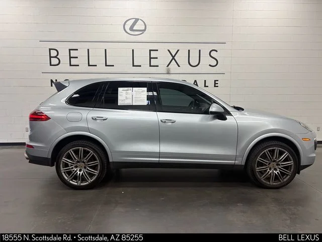Used 2018  Porsche Base image 3