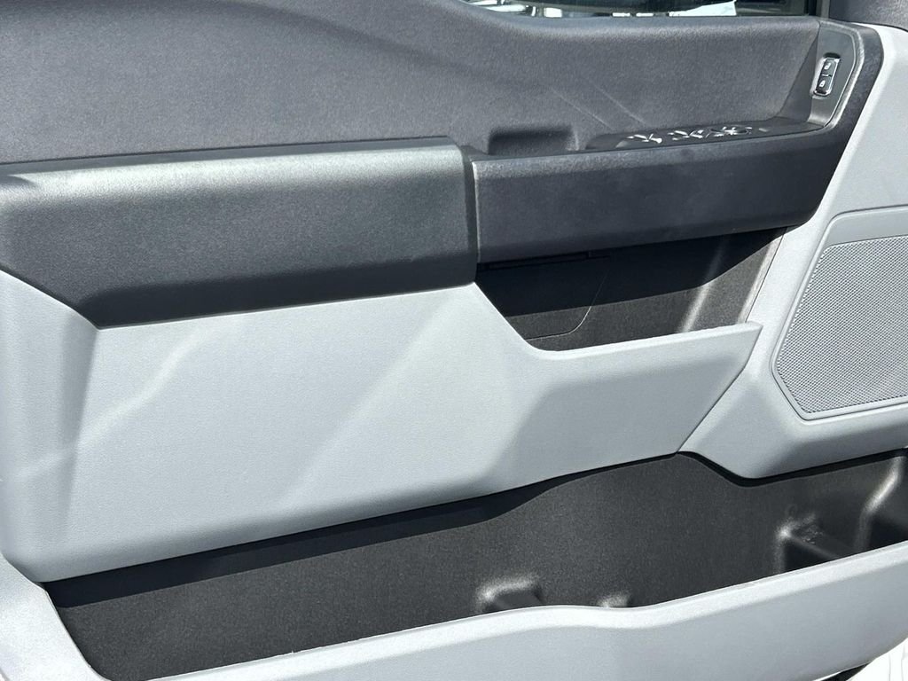New 2026 Oxford White Ford XL image 15