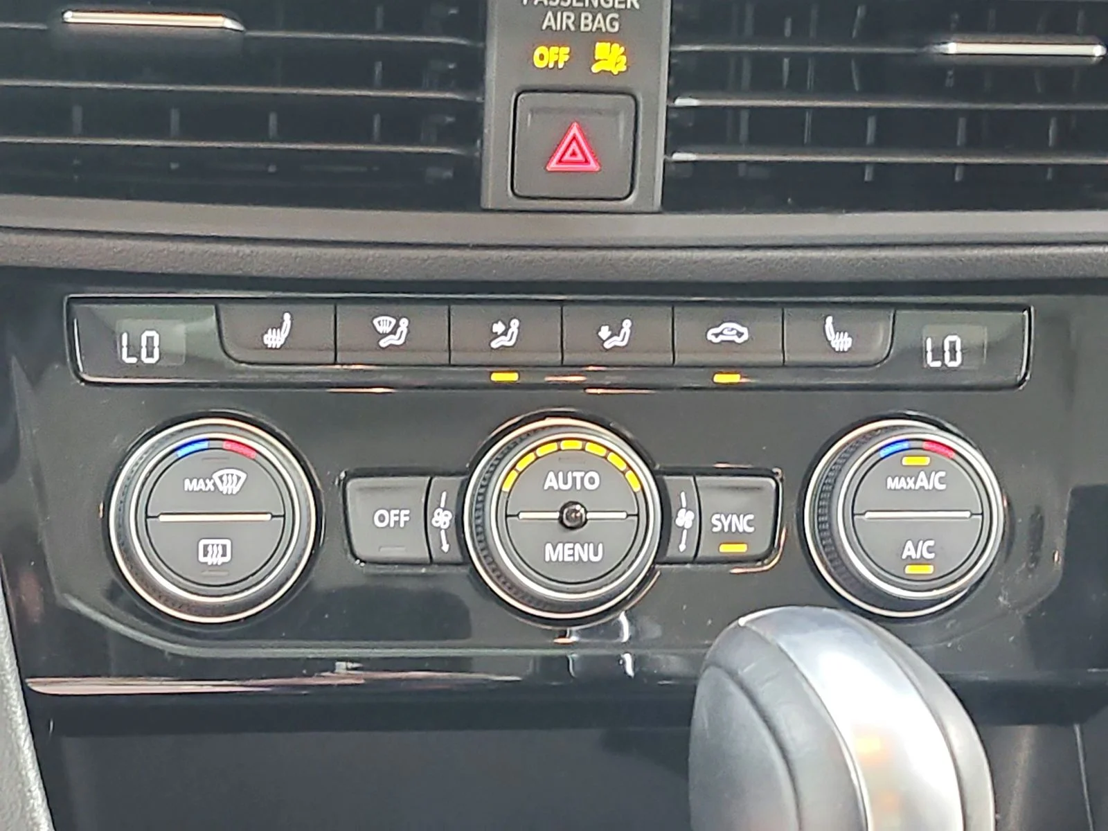 Used 2019 Gray Volkswagen 1.4T SE image 31
