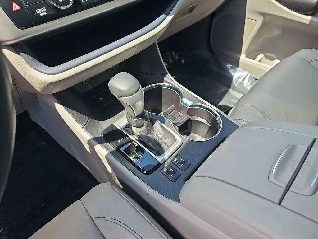 Used 2018 Gray Toyota XLE image 24