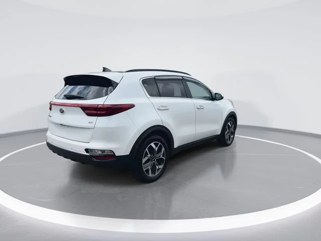 Used 2022 White Kia EX image 8