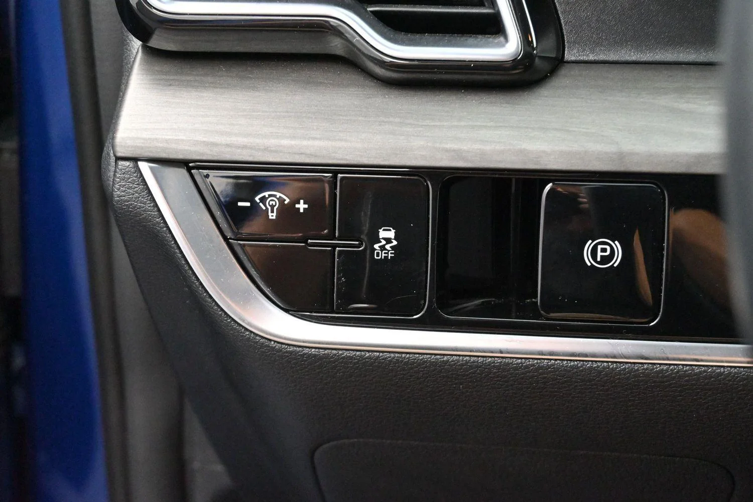 Used 2024 Sapphire Blue Kia X-Line image 25